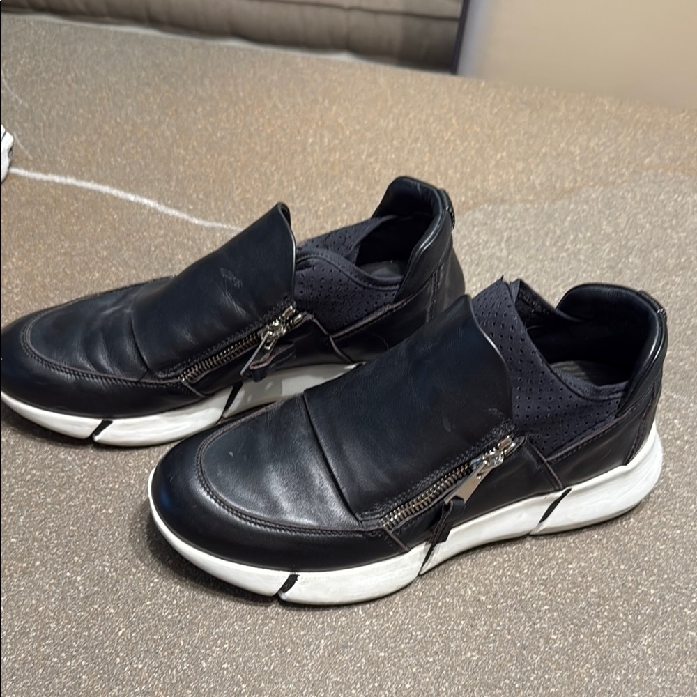 Black Leather Womens Designer slip on Sneakers